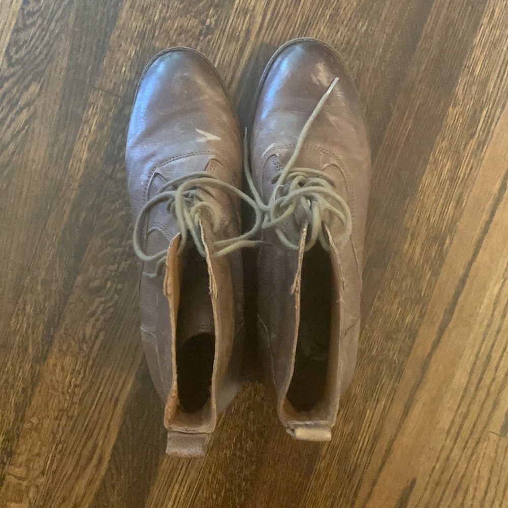 Lucky brand burnish toe leather extreme distress boots. Gals who get it get it! - Picture 3 of 11